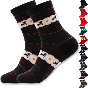 Vue détaillée des chaussettes de Noël en coton avec motifs de renne et options colorées