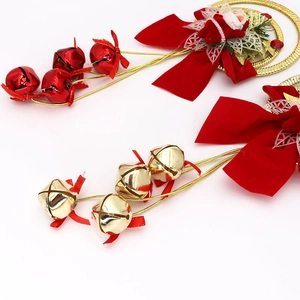 30cm Christmas wreath with Santa Claus, red velvet bow and colorful metal bells