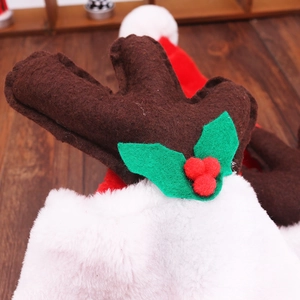 Chapeau de Noël avec bois de cerf marron, feuilles de houx et bordure en fausse fourrure