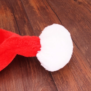 Bonnet de Noel classique en peluche rouge avec bois de renne et pompon blanc tres doux