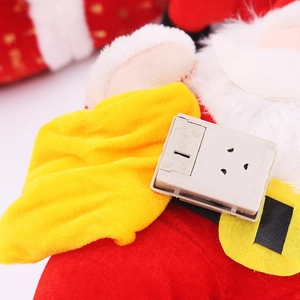 Detail of Santa plush toy battery compartment and 1.5V power supply specifications