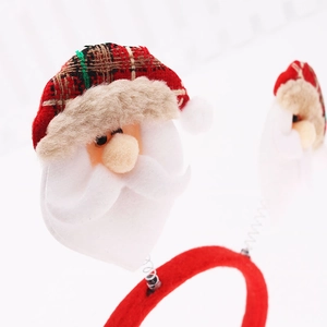Détail d'un serre-tête Père Noël avec bonnet écossais et ressorts pour fête de Noël