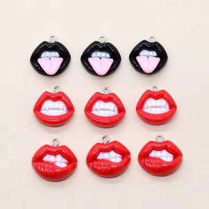 Grappige hars rode lippen en vampiertanden bedeltjes voor creatieve DIY-sieradenprojecten