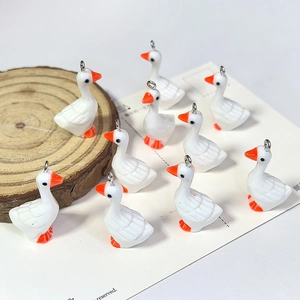 Leuke Cartoon Witte Gans Dier Hars Bedeltjes Voor Sieraden Maken Oorbellen Ketting Sleutelhanger Handgemaakte DIY Accessoires