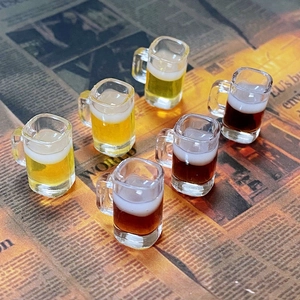 Miniatur Bierkrug Set aus Harz mit Schaum für DIY Schmuck und Puppenhaus Dekoration