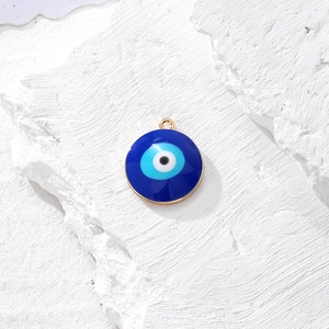 Ciondolo circolare Evil Eye blu con bordo in lega d'oro su base di pietra bianca