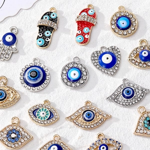 Set di ciondoli malocchio a forma di cuore e tondi con strass per creazione gioielli