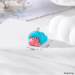 Detailed resin hermit crab pendant dimensions shown as 1.9cm wide and 2.6cm long