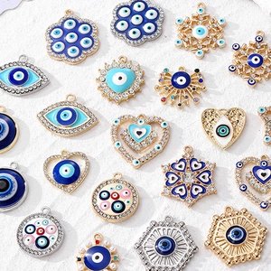 Ciondoli cuore malocchio con smalto blu e zirconi scintillanti per creazione gioielli