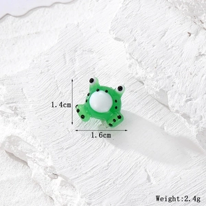 Ciondolo a forma di rana in vetro verde per gioielli DIY con dimensioni 1,4cm x 1,6cm
