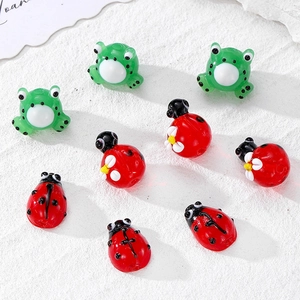 Perle in vetro artigianale a forma di rana verde e coccinella rossa per gioielli fai da te