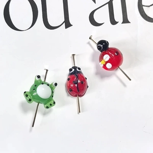 Simpatiche perline in vetro a forma di rana e coccinella per gioielli fai da te