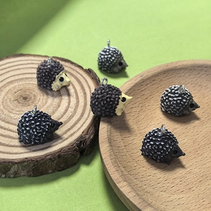 Pendentifs hérisson mignons en résine pour bijoux DIY dans un style forêt