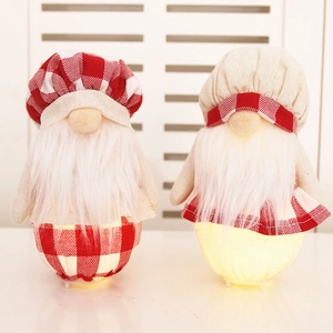 Paire de gnomes de Noël chefs cuisiniers lumineux avec LED chaude et chapeaux à carreaux