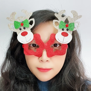 Festliche rote Glitzer-Weihnachtsbrille mit 3D-Rentiergeweih und grünen Pailletten