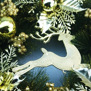 30cm Christmas wreath with golden deer, pine needles, glitter berries and silver leaves