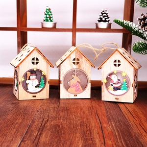 Set di 3 case di Natale in legno con decorazioni di renna, pupazzo di neve e Babbo Natale