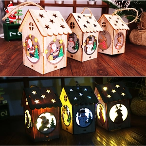 Luce LED Natale Casetta di Legno Ornamento Sospeso Babbo Natale Pupazzo di Neve Renna Taglio Laser Legno Stella Luce Notturna