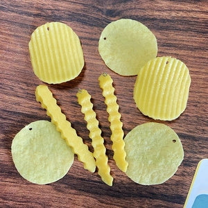 Détails de pendentifs de frites et chips en PVC pour la fabrication de bijoux DIY