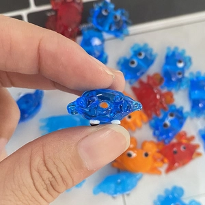 Cute glass crab charms for jewelry making, tiny blue ocean animal beads for DIY jewelry