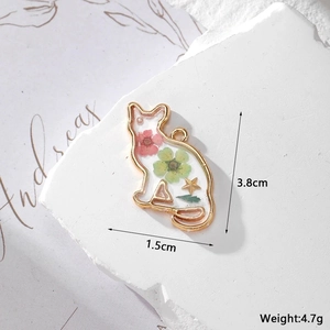 Cat shape resin pendant with dried flowers and starfish detail for DIY jewelry making