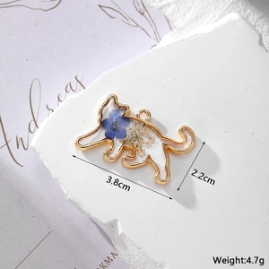 Cat shape gold alloy pendant with blue and white dried flowers for DIY jewelry making