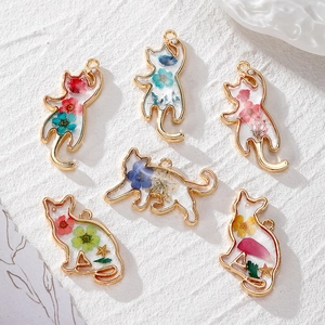 Cute Cat Shaped Resin Pendant With Natural Dried Flowers Alloy Framework Artificial Pearl DIY Jewelry Making Accessories For Earrings Necklace