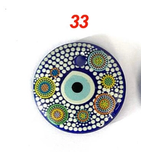 Vue détaillée du pendentif œil turc avec motifs à pois colorés pour création de bijoux DIY