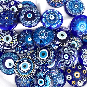 Vue détaillée des perles en verre Oeil d'Hali pour bijoux DIY et pendentifs ethniques