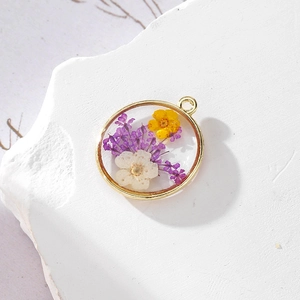 Ciondolo rotondo in resina dorata con fiori secchi viola e gialli per gioielli fai-da-te