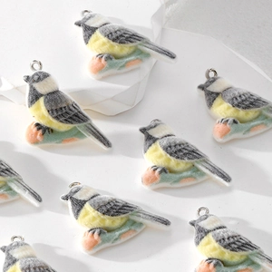 Süße beflockte Papageien-Anhänger mit Silberringen für DIY-Schmuck und Schlüsselanhänger