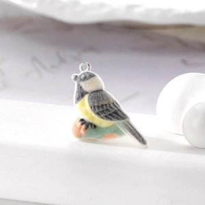 Niedlicher beflockter Papagei Vogelanhänger mit Metallring für DIY-Schmuckzubehör