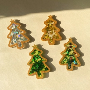 DIY Christmas tree charms with sparkling star sequins in acrylic and wood frames