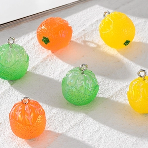 Pendentifs de fruits 3D en résine comme tranches d'orange et de citron vert pour bijoux DIY