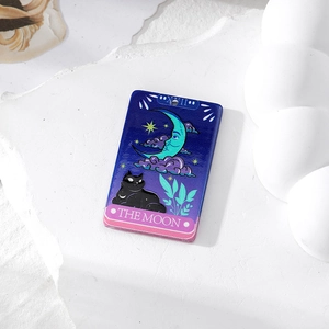 Detailansicht des Acryl-Tarot-Anhängers mit Mond-Motiv für individuellen DIY-Schmuck