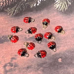 Lot de jolis pendentifs coccinelle rouges en alliage pour création de bijoux et colliers