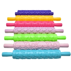 DIY Plastic Embossed Rolling Pin For Fondant Cake Decoration Heart Flower Butterfly Patterned Baking Tool Rolling Pin