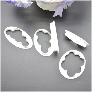 Set of 5 white plastic cloud-shaped cookie cutters and fondant molds for cake decorating