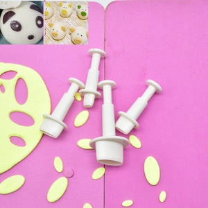 Set of 4 spring-loaded plunger cutters for fondant cakes and DIY baking biscuits