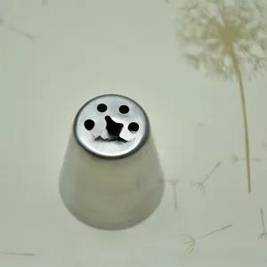 Vue de dessus détaillée de la douille en acier inoxydable avec motif de fleur précis