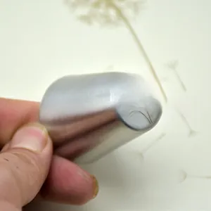 Vue détaillée d'une douille en acier inoxydable à 5 branches pour décorer les gâteaux