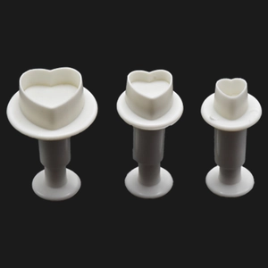 Set of 3 white plastic heart-shaped plunger cutters for fondant and cookie DIY baking
