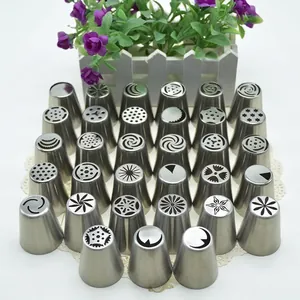 Lot de 30 douilles russes en acier inoxydable avec divers motifs de fleurs pour pâtisserie