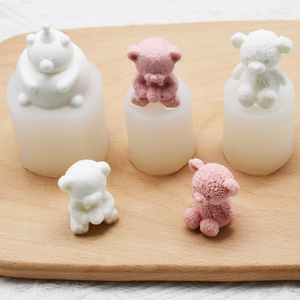 Silicone bear molds for DIY scented candles and cakes with a cute crown design