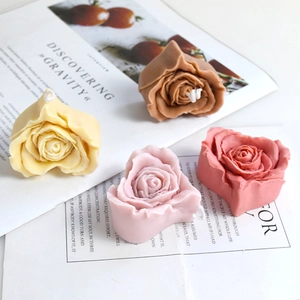 Morandi color rose heart-shaped scented candles in four-piece set for home decor