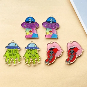 Creatieve acryl UFO- en alienhangers voor DIY-sieraden in levendige kleuren