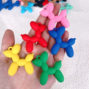 Ciondoli a forma di cane palloncino opachi in vari colori per gioielli e portachiavi