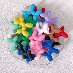 Ciondoli colorati a forma di cane palloncino opaco per gioielli fai da te e portachiavi