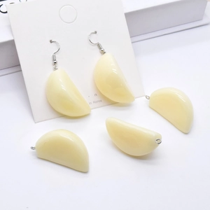 Creative 3D Simulation Garlic Food Pendant Resin Plastic Charms With Metal Loop For DIY Earring Keychain Jewelry Making