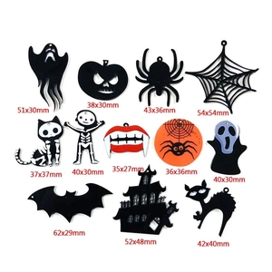 Halloween-Acrylanhänger-Set mit 12 Motiven wie Geist Kürbis Fledermaus und Geisterschloss